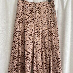 Anthropologie printed flowy pants, size Medium